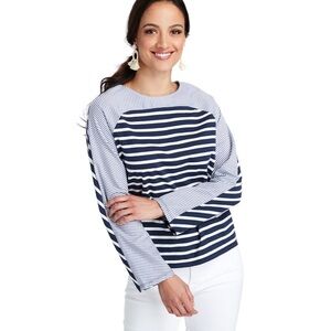 Vineyard Vines lightweight top